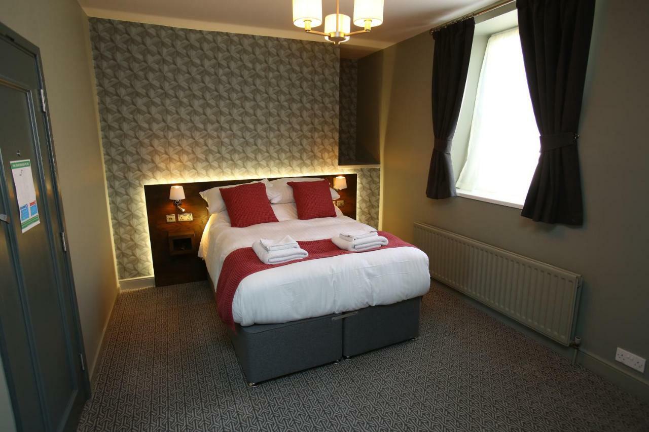 The Queens Head Hotel Ротбури Номер фото