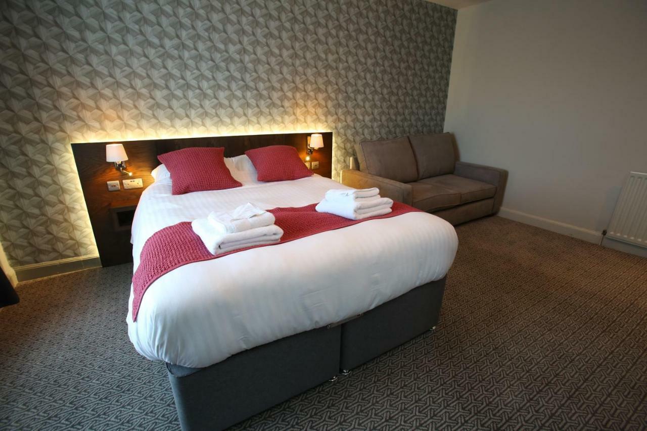 The Queens Head Hotel Ротбури Номер фото